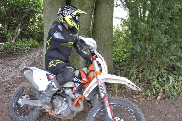 little-london-enduro-park113AF23B6-8CC2-DD10-C507-51302FAA81B2.jpg