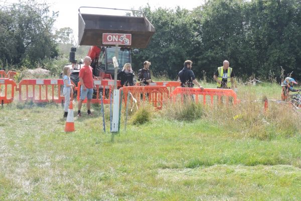 little-london-enduro-park43DBB22FB-AD26-AAA1-AC47-4F43BC7EB5BB.jpg